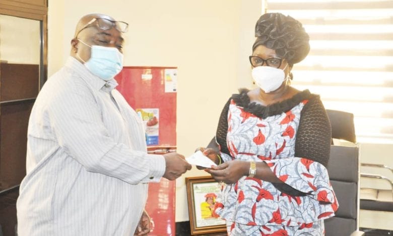 Prof.-Obi-receiving-the-donation