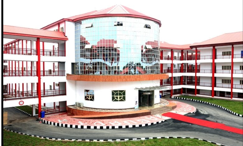 Afe Babalola University succeeds in its first laparoscopy to address infertility
