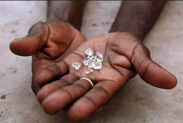 Producing 20,000 carats of diamonds monthly says, Angola