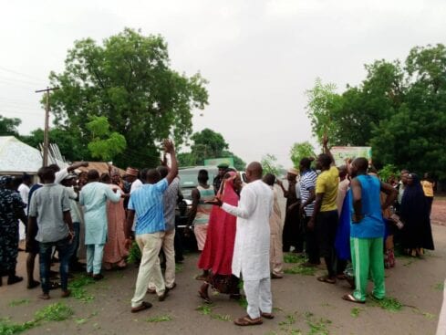 Convoy Of Nasarawa Deputy Governor blocked by angry workers