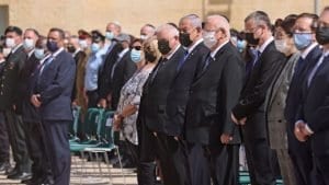 Sirens wail as Israel mourns 6m victims of holocaust