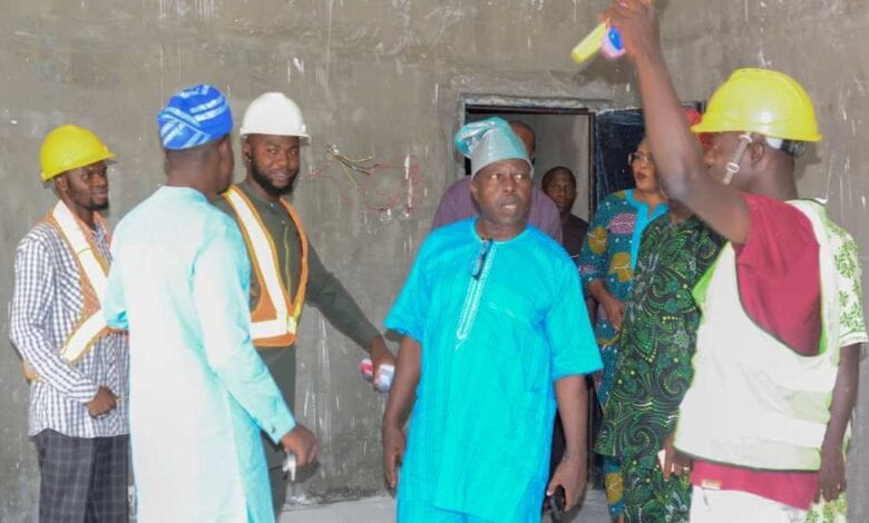 Osun lawmaker inspects hospital project, commends contractors
