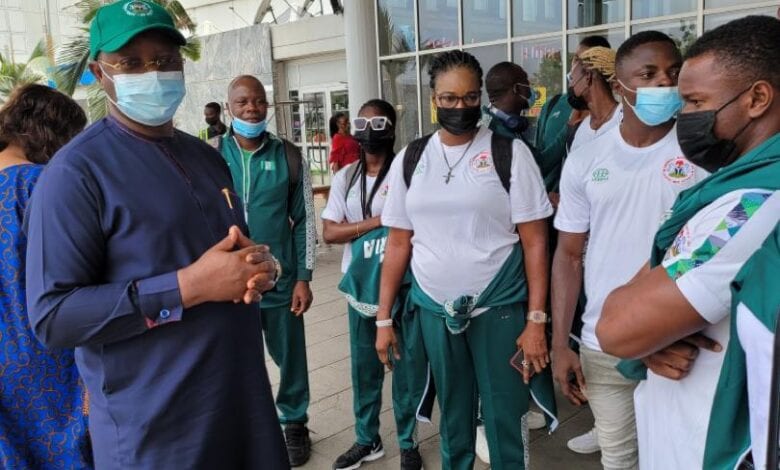 Sport Minister sees off team to USA