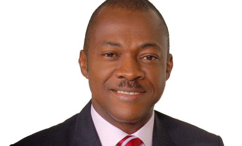 Lauds Government