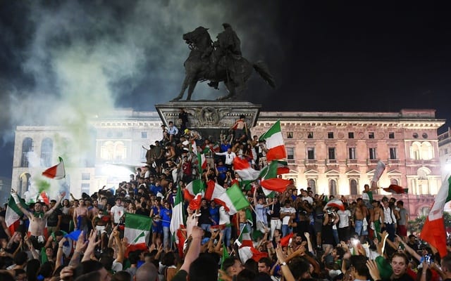 Italy-fans-euro-2020