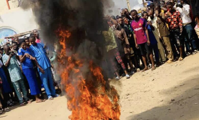 mob burnt motocycle thieves